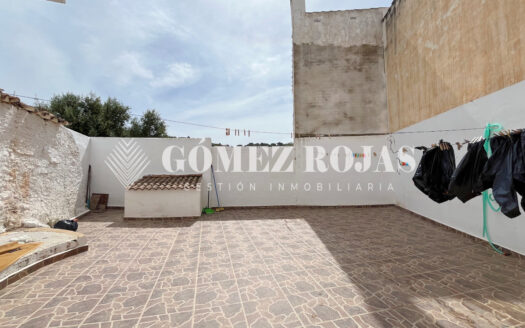 Acogedora casa de 2 plantas con gran terraza en Ríogordo