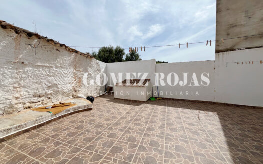 Acogedora casa de 2 plantas con gran terraza en Ríogordo